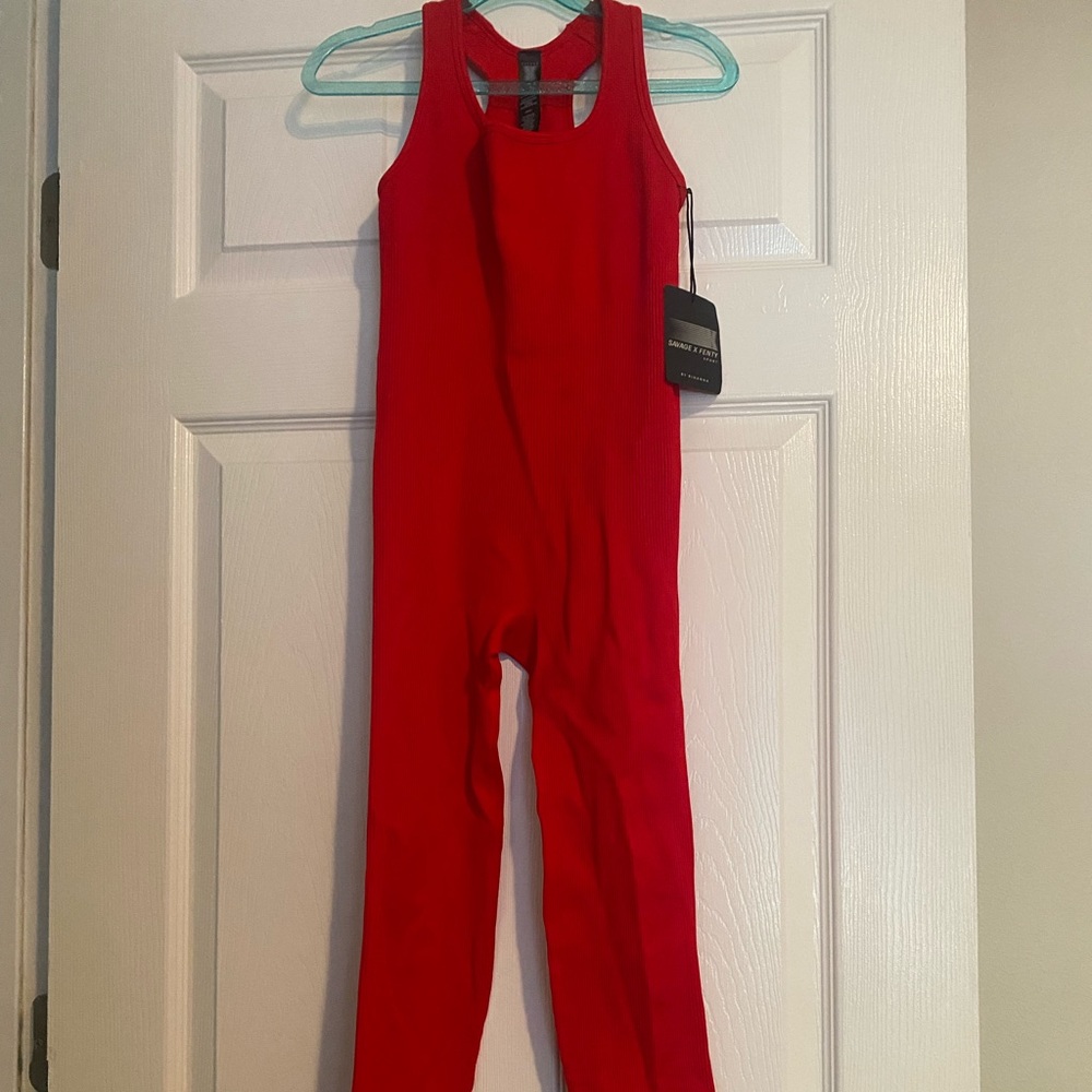 Savage X Fenty Red Leggings Sleek Stretchy Design